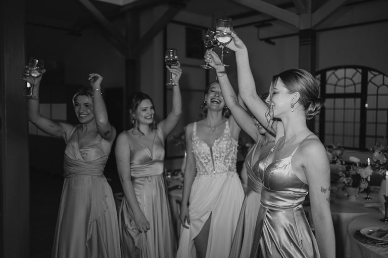 Hochzeitsparty mit der BRaut und ihren Trauzeugen in Köln bei Bonn Stella Rheni