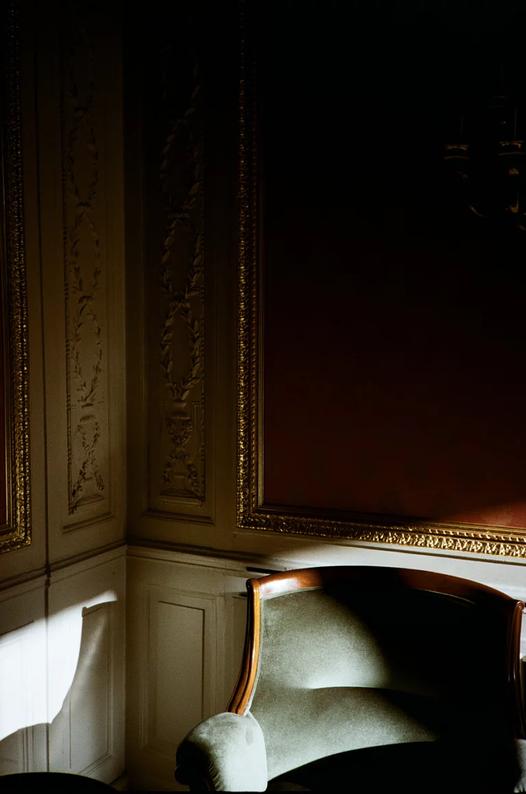 Villa Rothschild in Frankfurt am Main Hochzeitstag des Brautpaares in der Villa Rothschild. Hochzeitsfotograf Frankfurt Analoge Fotografie